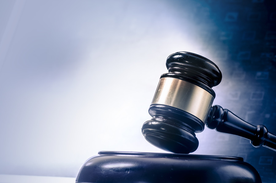上海訴訟律師視角下：被起訴后查看起訴內容的要點與策略