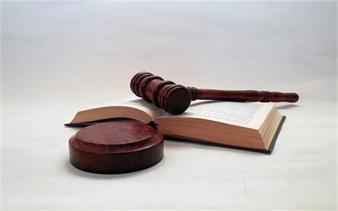 不但給人投毒犯法給樹投毒也會被判刑